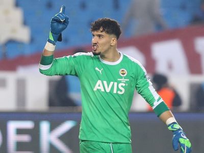 Ünlü Spor Yorumcusundan Altay Bayındır'ın Hareketlerine Çok Sert Tepki!