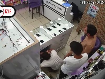 Üsküdar'da İş Yerini Karga Basınca Patron Kaçacak Yer Aradı