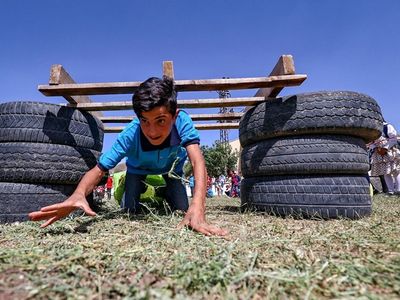 Van'da Öğrenciler Mezuniyet Kutlamasını Survivor Parkurunda Yarışarak Yaptı