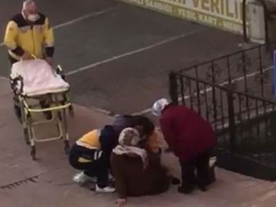 Yabancı Uyruklu Kadın Kaldırımda Doğum Yaptı