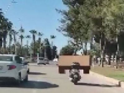 Yine Adana Yine Enteresan Bir Olay: Motosikleti İle Masa Taşıdı