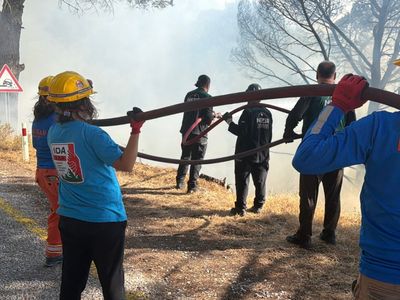 Gömeç'te alevler önünde etten duvar ördüler