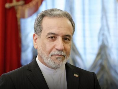 İran Dışişleri Bakanı Arakçi Obama'nın paylaşımını alıntılayarak yaptırım kararına tepki gösterdi: "Aynı palavra, farklı zorbalar!"