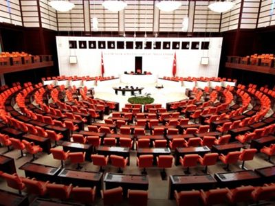 Yükseköğretim teklifi TBMM'de kabul edildi: Öğrenci affı ve akademik düzenlemeler yasalaştı