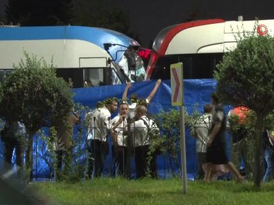 Zeytinburnu'nda tramvay kazası: iki tramvay çarpıştı