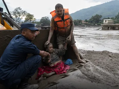 Nepal'deki sel felaketinde bilanço ağırlaşıyor: Can kaybı 332'ye yükseldi