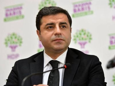 DEM Parti İmralı Heyeti’nden Demirtaş ve Mızraklı: “Özgürlükten bir saat bile mahrum kalmamalılar”