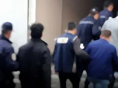 İzmir'de FETÖ'nün finansmanına yönelik operasyon: 21 kişi gözaltında