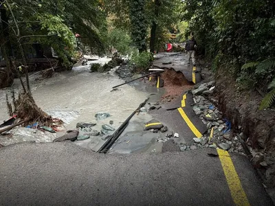Sapanca’da şiddetli sağanak ve sel dehşeti: Yollar çöktü, kulübeler yıkıldı, araçlar sürüklendi
