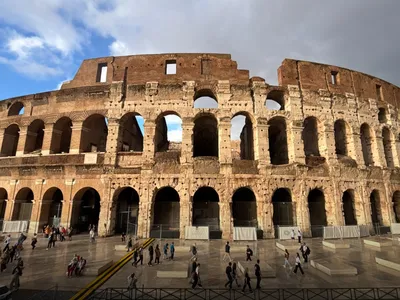Troya eserleri Roma'nın ikonik simgesi Kolezyum'da sergilendi