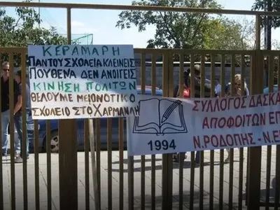 Yunanistan 8 Türk azınlık ilkokulunu kapattı