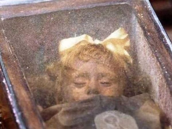 100 yıl önce ölen küçük kızın cansız bedenini görenler neye uğradığını şaşırıyor gerçek tüyler ürpertici