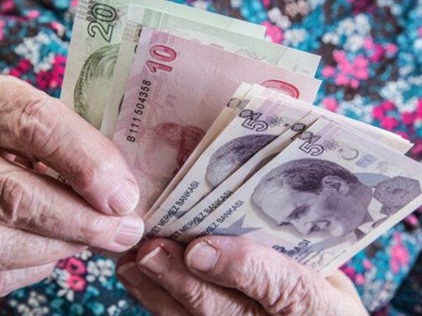 2022 Yılında Emeklileri Neler Bekliyor? Maaş, 3 Maaş Avans, ikramiye ve İntibak Zammı İşte Detaylar