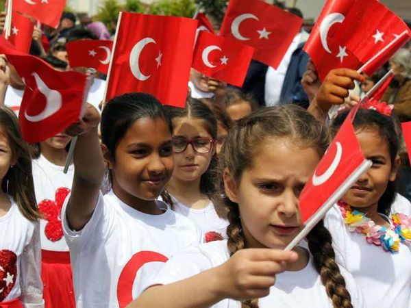 23 Nisan Çocuk Bayramı için kız ve erkek çocuk kostüm önerileri
