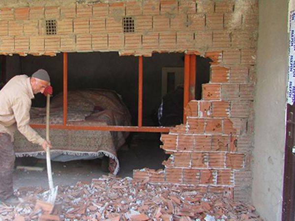37 yıl sonra otomobilini kapattığı yerden çıkardı! Gördükleri karşısında şoke oldu!