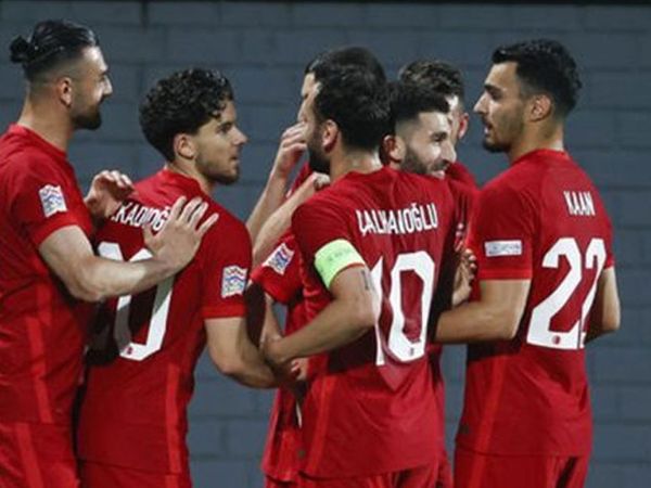 A Milli Takım'ın yıldız futbolcusu Hakan Çalhanoğlu'nu PSG transfer etmek istiyor!