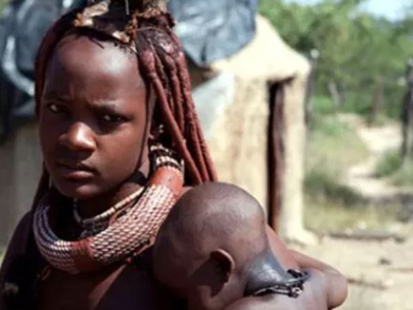 Afrika'da yaşayan kabilenin adetleri ve kuralları hayretler içinde bırakıyor