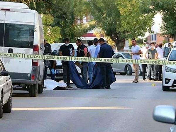 Afyonkarahisar'da Eşini, Kayınvalidesini ve Kayınpederini Öldüren Polis Memuru İntihar Etti