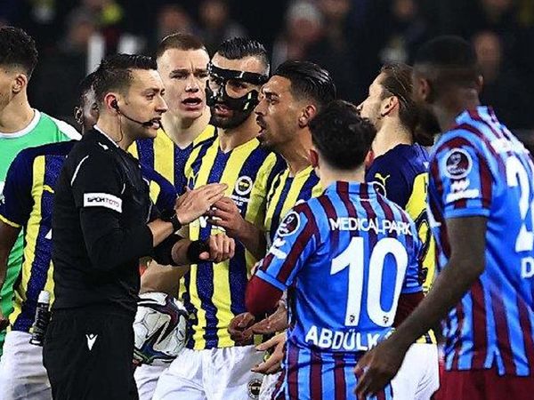 Ahmet Çakar, Fenerbahçe - Trabzonsopr derbisinin hakeminin değiştirildiğini itiraf etti!