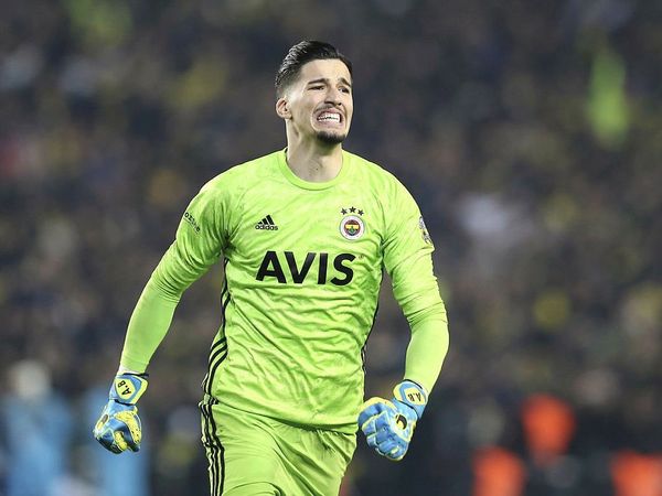 Ajax Altay Bayındır İçin Teklifini Yaptı!