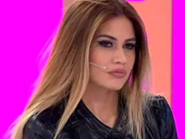 Aleyna Tilki’nin çıplak pozuna Nihal Candan’dan misilleme geldi: Cinsel organını çantayla kapatmaya çalıştı