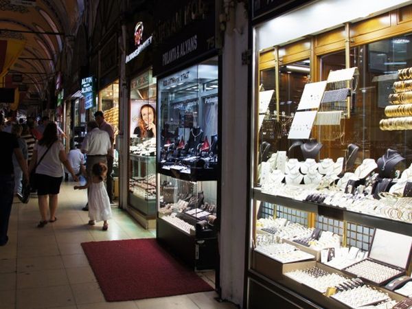 Antalya'da İki Arkadaş Evde Patatesten Altın Üretiyor: "Herkes Yapabilir"