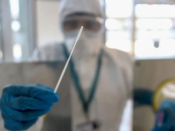 Aşı Yaptırdığı Koluna Aşıyı Emmesi İçin Sülük Yapıştırdı