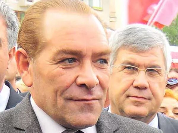 Atatürk’e Benzeyen Göksel Kaya Eşinden Yediği Dayakla Tanınmaz Hale Geldi