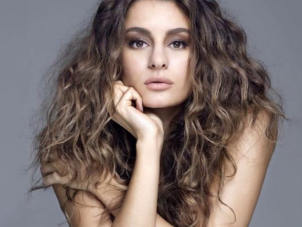 Atiye Deniz Kimdir?