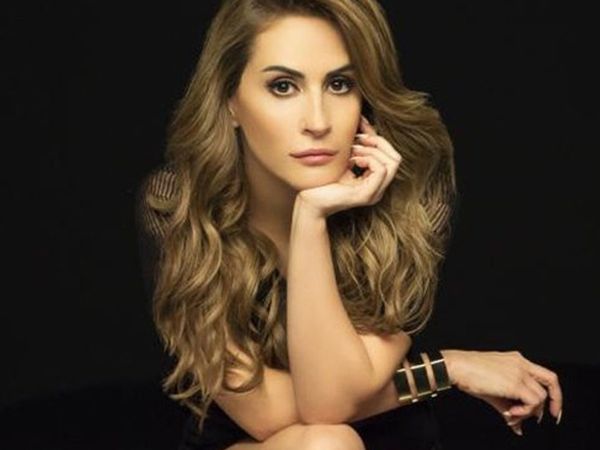 Aynur Aydın kimdir?