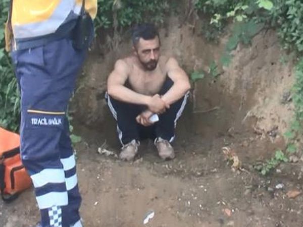 Babasıyla Tartışan Adam Kendini Jiletleyip Evi Ateşe Verdi