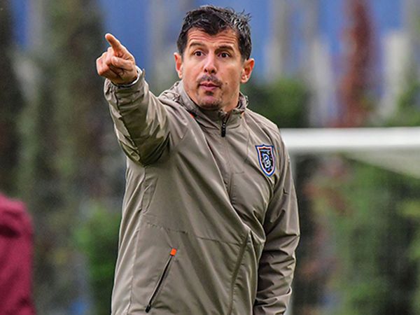 Başakşehir Teknik Direktörü Emre Belözoğlu, Beşiktaş'ın yıldızı Cyle Larin'in transfer edilmesini istiyor!