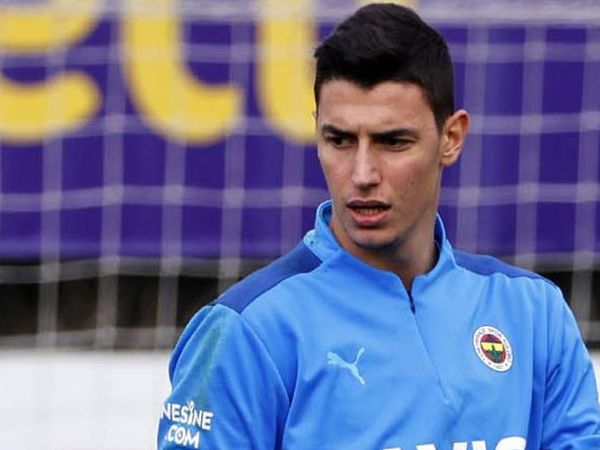 Berke Özer kimdir?