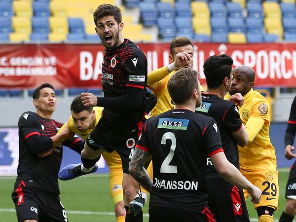 Beşiktaş ve Fenerbahçe Arda Kızıldağ'ı Kadrosuna Katmak İstiyor!