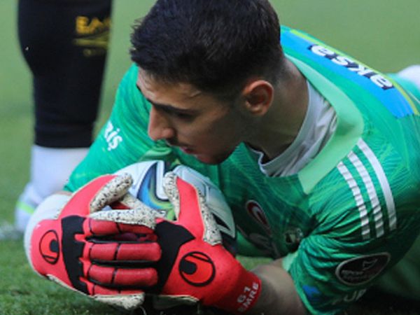 Beşiktaş'ın Süper Lig'de Göztepe ile oynadığı maça damga vuran Emre Bilgin'in siyah beyazlılara transfer olma süreci ilgi çekti!