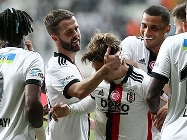 Beşiktaşlı Miralem Pjanic Juventus'a Transfer Oluyor!