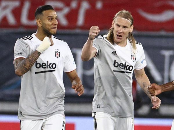 Beşiktaş'ta Cyle Larin, Domagoj Vida ve Josef de Souza'nın İç Transferinde Problem Yaşanıyor!