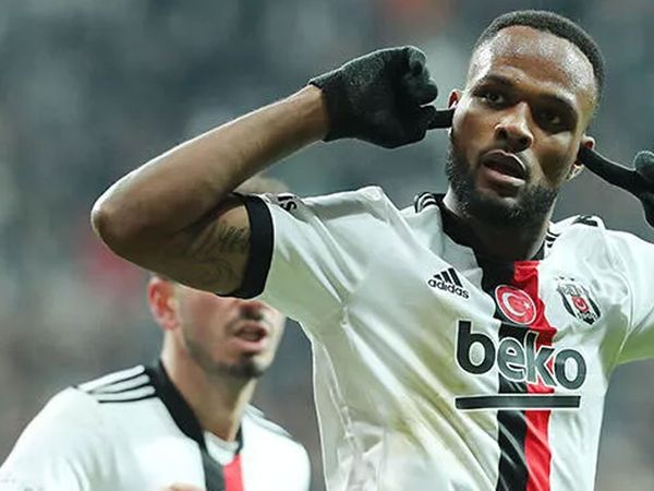Beşiktaş'ta Cyle Larin'in yerine Vincenzo Grifo transfer edilecek!