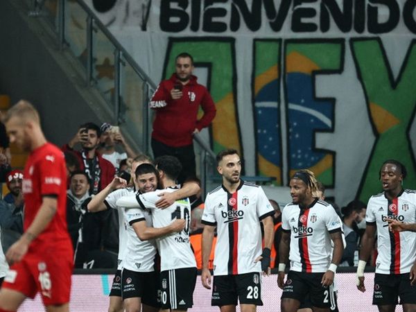 Beşiktaş'ta Güven Yalçın İle İlgili Sıcak Gelişmeler Yaşanıyor!