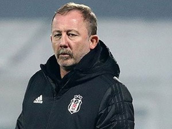 Beşiktaş'tan ayrılan Teknik Direktör Sergen Yalçın'ın, Galatasaray'a yeşil ışık yaktığı aktarıldı!
