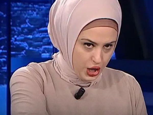 Her Açıdan YouTube kanalında cin çıkaran Pelin Hürman'ın rakı masasında başı açık fotoğrafları ortaya çıktı! 'Cin çıkarıyorum ayağına bizi yemiş bu da'