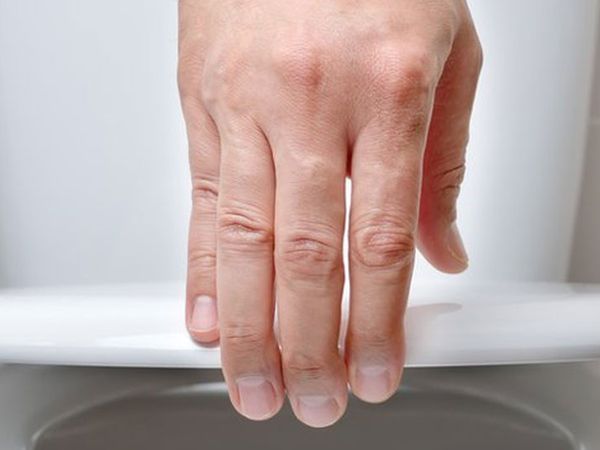 Birçok kişi bunu bilmiyor! Sifonu çektikten sonra klozetin kapağını kapatmamak o hastalığa neden oluyor