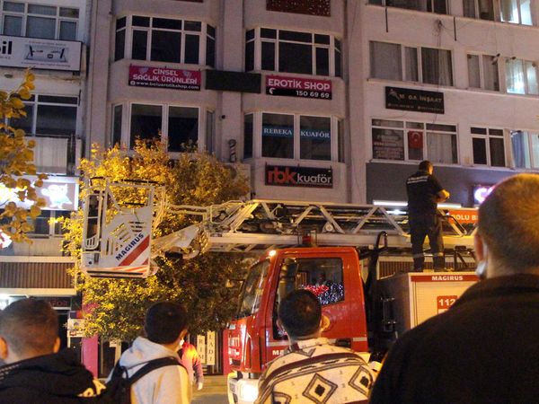 Bolu’da erotik shop tabelası dikkat çekti