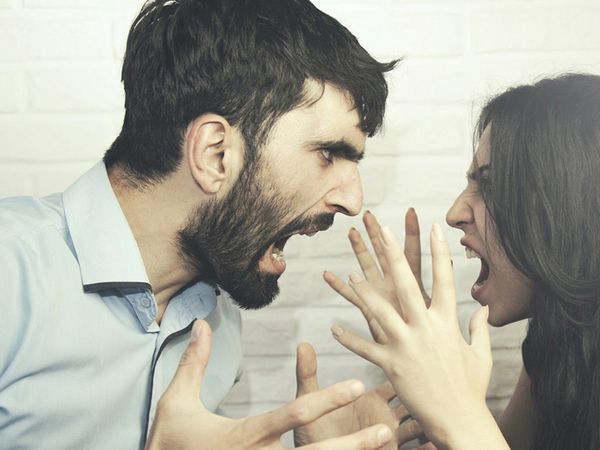 Bolu’da Kıskançlık Krizine Giren Kadın Sevgilisini Bıçakladı