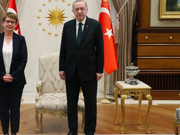 Bu Fotoğraftan Kadınlara 600 Milyonluk Müjde Çıktı