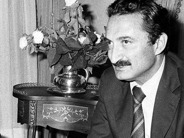 Bülent Ecevit Kimdir?