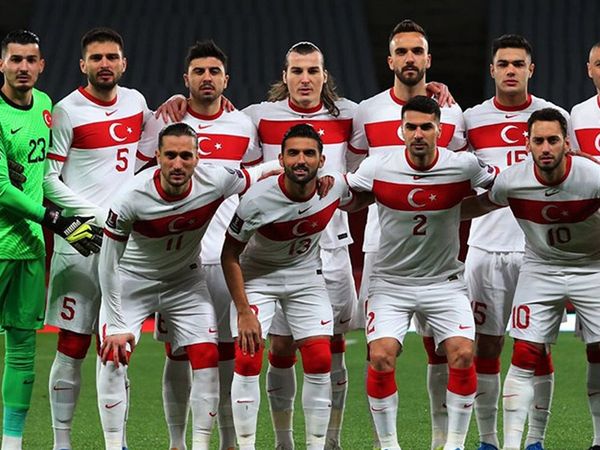 Burak Yılmaz, Eski Takımları Beşiktaş ve Trabzonspor İle İlgili Dikkat Çeken Açıklamalar Yaptı!