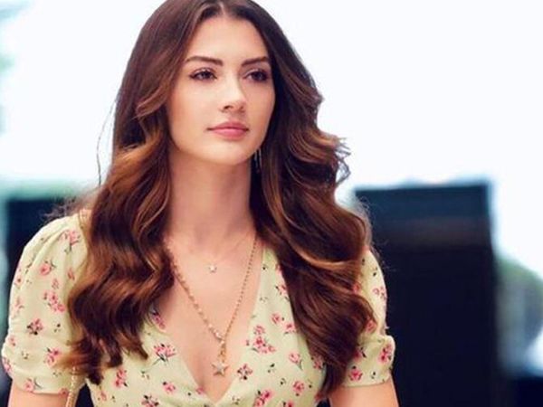 Burcu Özberk’in mayolu pozu nefes kesti! Ünlü oyuncu bu kez açmadık yerini bırakmadı! Erkek takipçilerinden yorum yağdı