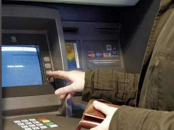 Bursalı Genç ATM'de 18 Bin Lira Buldu