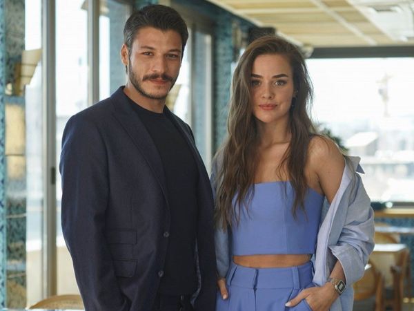 Cam Tavanlar Dizisi Final Yapıyor! Bensu Soral ve Kubilay Aka'dan Veda Mesajı!